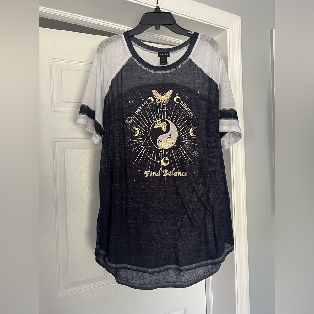 Black and White Graphic Raglan Tee - 'Find Balance'